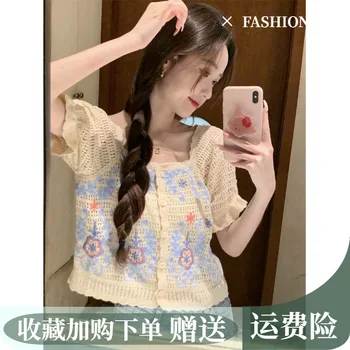 Korėjos versija mažų šviežių kablys gėlių išskaptuotas kvadratinių kaklo megztinis trumpas rankovėmis marškinėliai moterims vasaros new style prašmatnus s